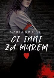 Ci inni za murem, Kruczek Marta